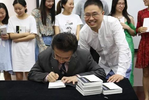 人生就是搏艺术家石叔诚与特邀艺术家顾平受邀于成都大学东盟艺术学院、音乐与舞蹈学院艺术实践周开展公开课