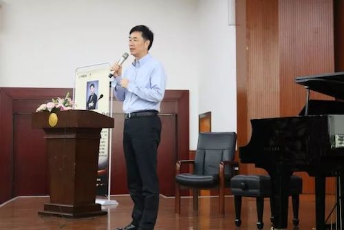 人生就是搏艺术家石叔诚与特邀艺术家顾平受邀于成都大学东盟艺术学院、音乐与舞蹈学院艺术实践周开展公开课